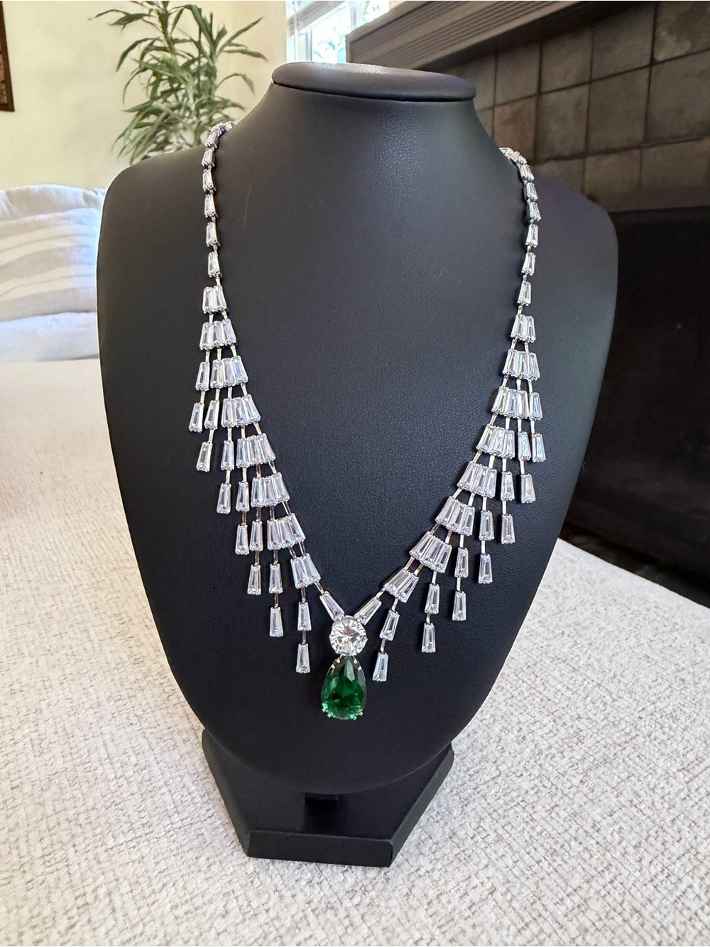 Emerald Green Statement Necklace – Vintage Glam Style